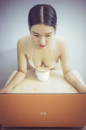 老公不在家时电影完整版在线观看_高清完整版高清视频观看